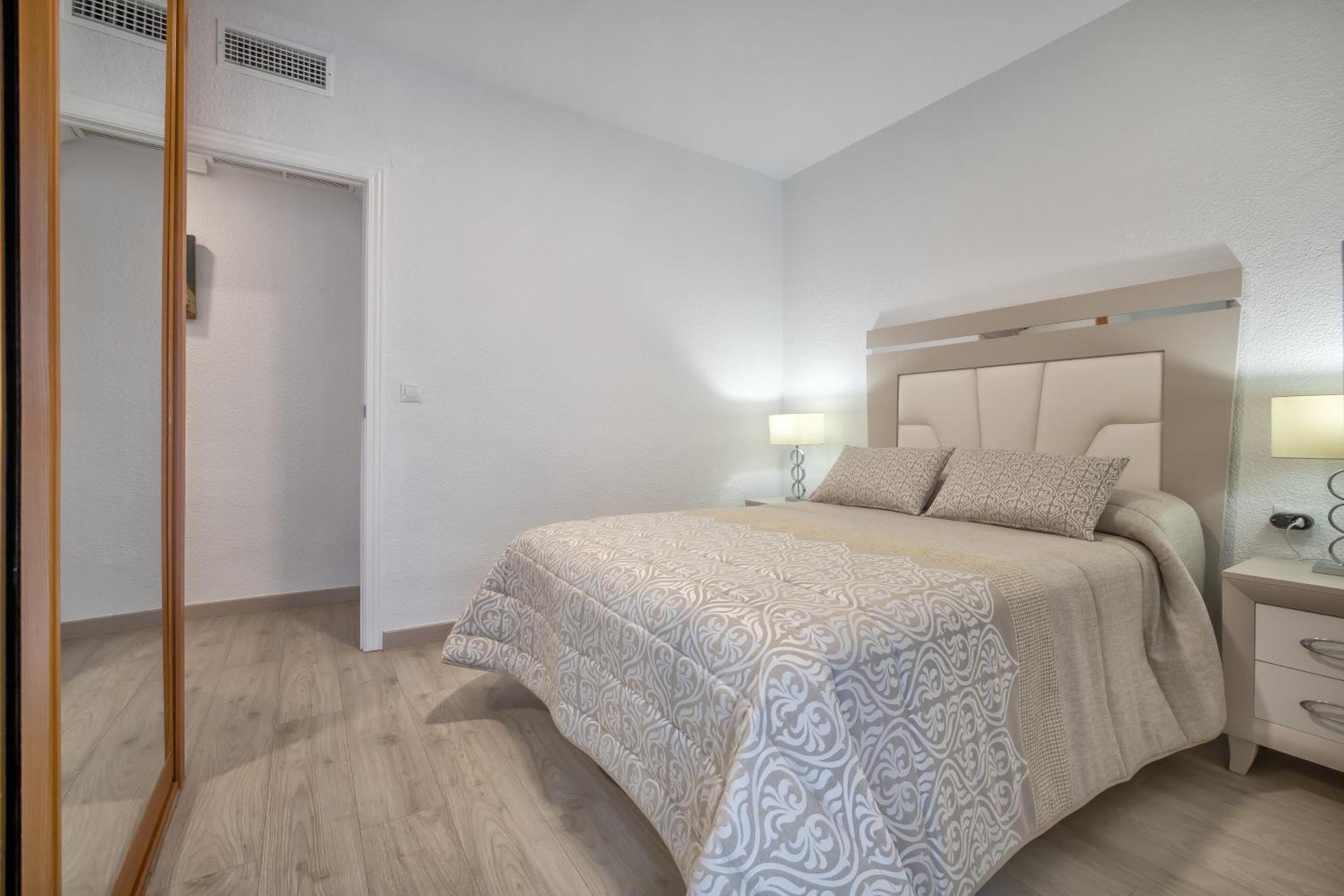 Apto Vallellano Junto Al Casco Historico & Parking Incluido Cordoba Luaran gambar